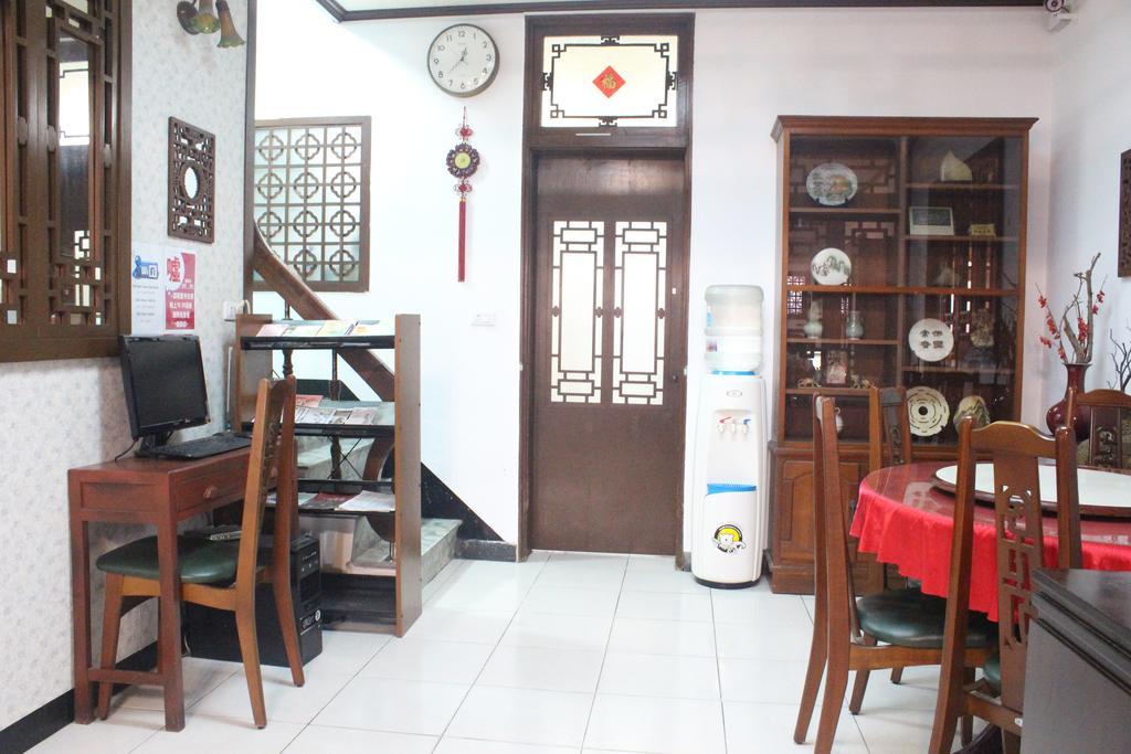Tainan Travel Inn - Chenggong Univ. Bagian luar foto